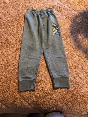 Nike Kids Gray Heather Jogger Sweatpants with Logo